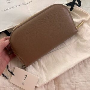 Cuyana Tan Leather Zip Wallet